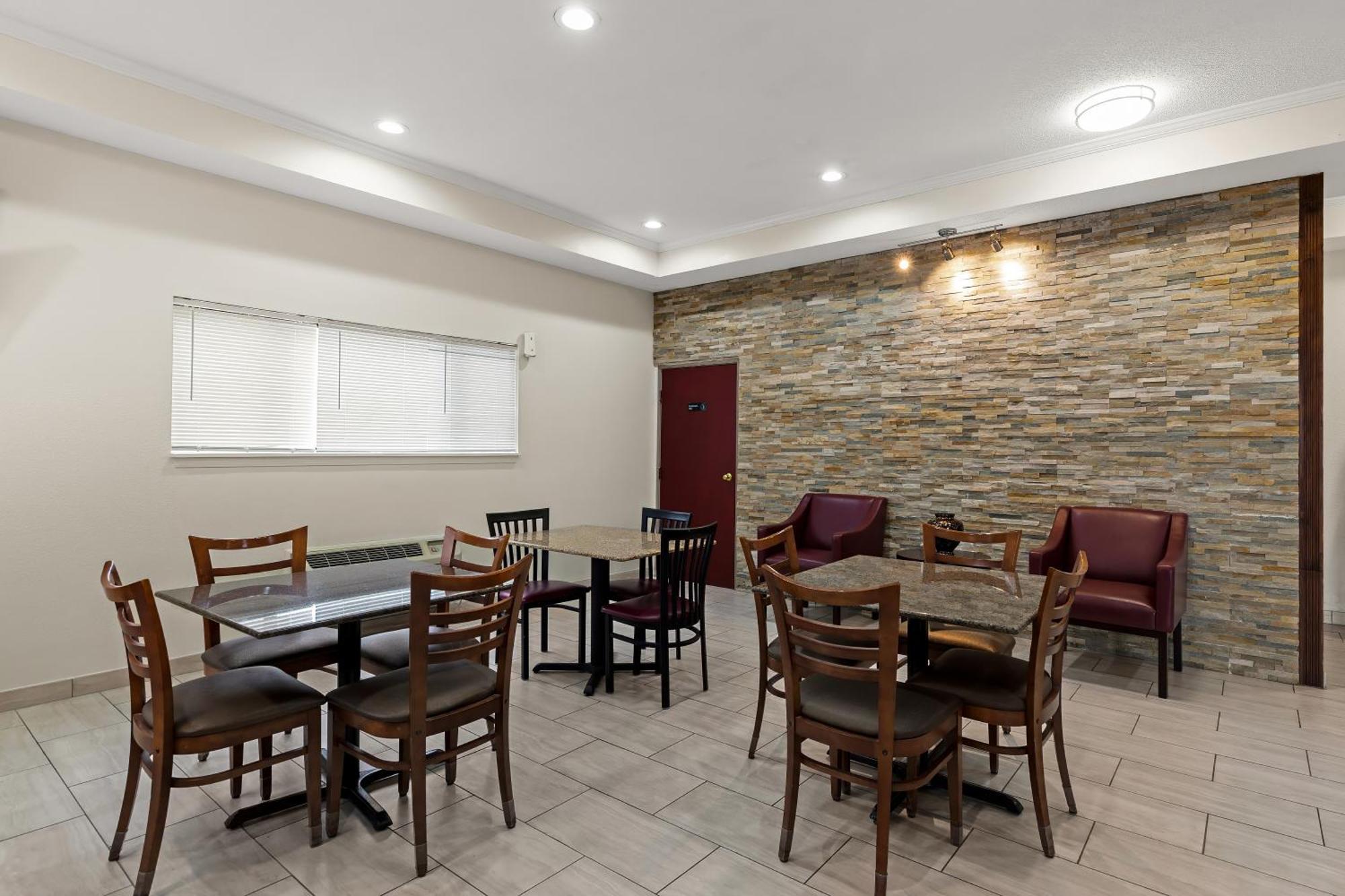 Red Lion Inn & Suites Caseyville Екстериор снимка