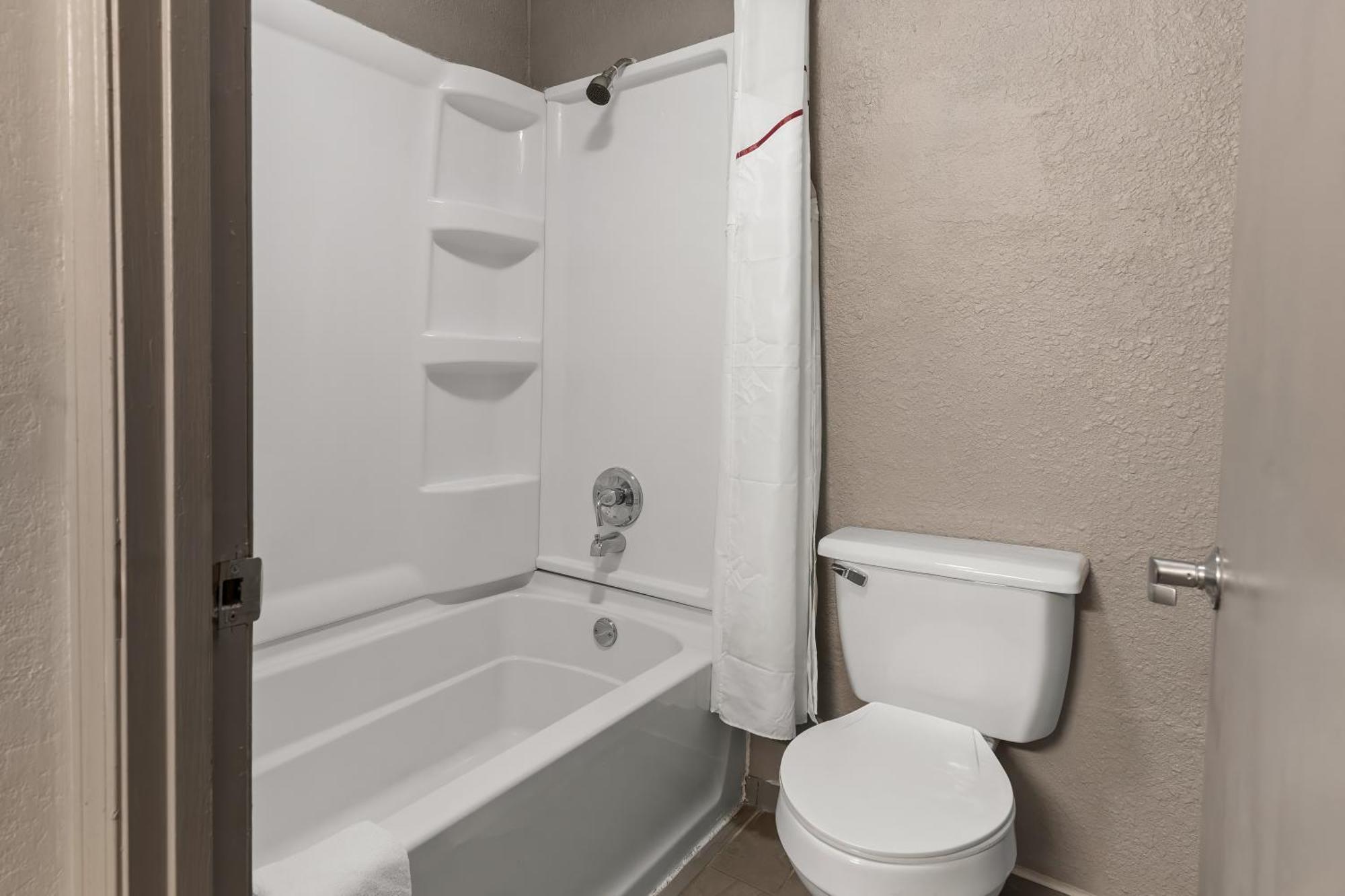 Red Lion Inn & Suites Caseyville Екстериор снимка